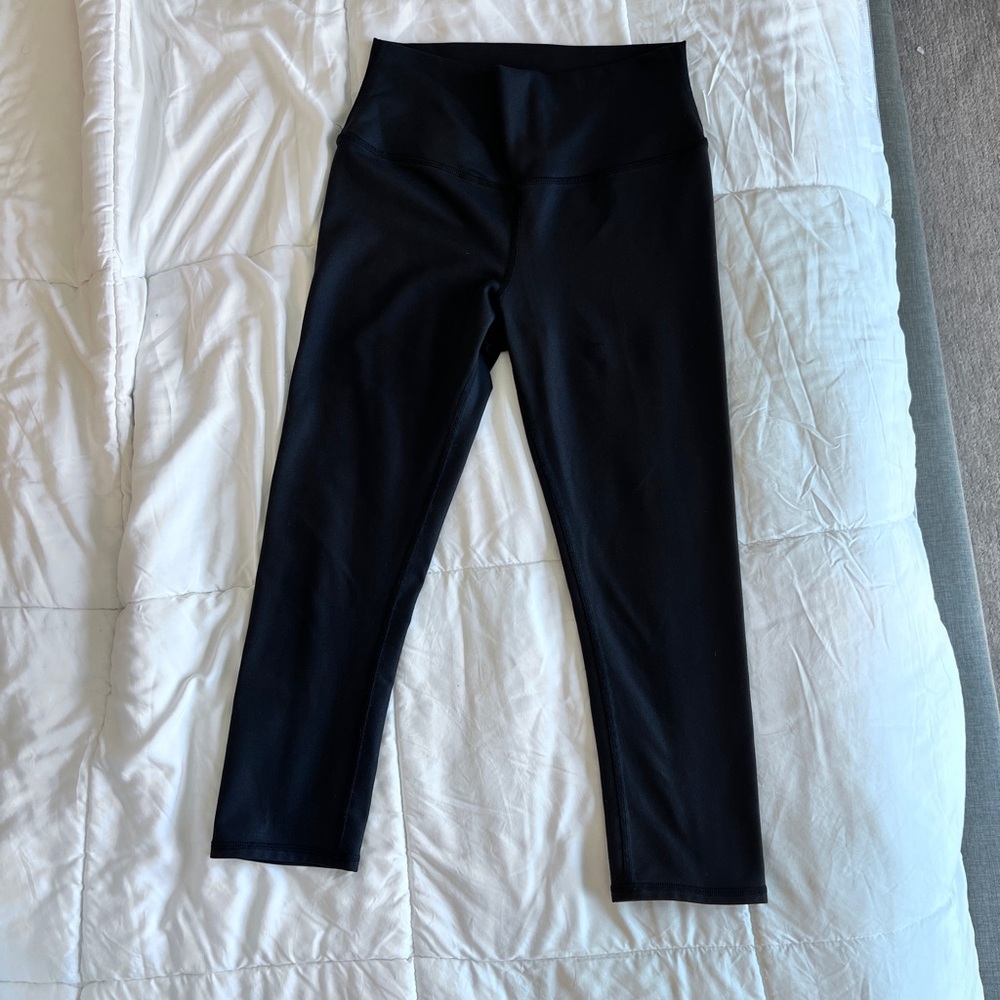 ALO Yoga Airbrush Black High-Waist Capri Leggings